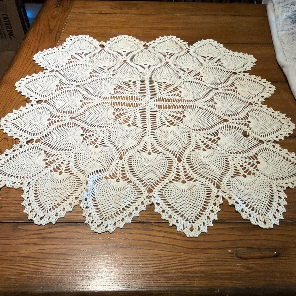 Vtg Ivory Pineapple Peacock Hand Crocheted Table Topper 28